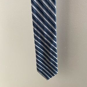 Apt 9 Tie